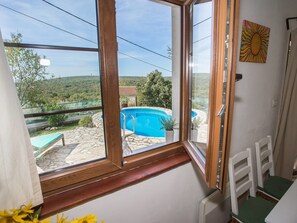 1 Schlafzimmer, individuell eingerichtet, Bettwäsche