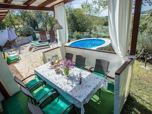 Balcony - Vibrant Holiday Home With Swimming Pool in Labin (Labin)