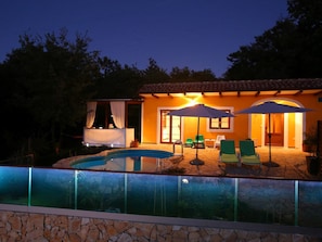 Exterior - Vibrant Holiday Home With Swimming Pool in Labin (Labin)