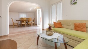 Unclassified image, 5 of 24, button - Sunlit Apartment near Sea in Labin (Rasa)