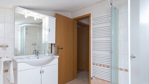 Unclassified image, 4 of 24, button - Sunlit Apartment near Sea in Labin (Rasa)