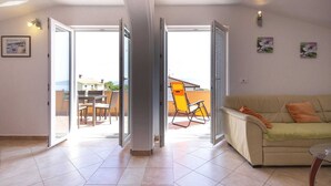 Unclassified image, 5 of 24, button - Sunlit Apartment near Sea in Labin (Rasa)