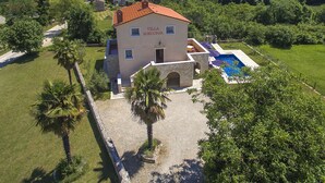 Exterior - Snug Villa in Motovun With Swimming Pool (Karojba)