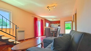 Villa | Living room | DVD player - Snug Villa in Motovun With Swimming Pool (Karojba)