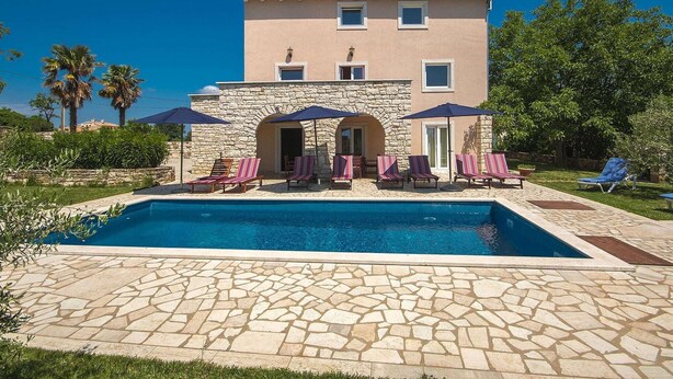 Villa | Exterior - Snug Villa in Motovun With Swimming Pool (Karojba)
