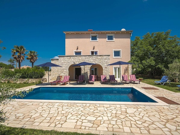 Villa | Exterior
