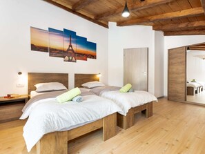 House | 4 bedrooms, individually furnished, bed sheets - Holiday Home in Labin With Private Pool (Labin)