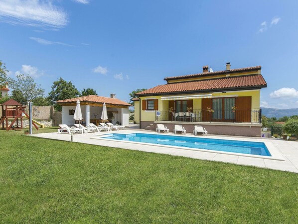 Outdoor pool - Nice Holiday Home With Private Pool, Near Labin and the Beaches of Rabac (Sveta Nedelja)