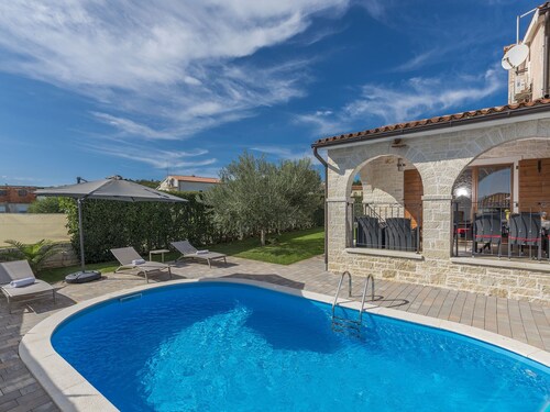 Villa With Private Pool Near the Beach and Porec Center