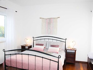 Villa | 4 sovrum, unika möbler, strykjärn/strykbräda och sängkläder