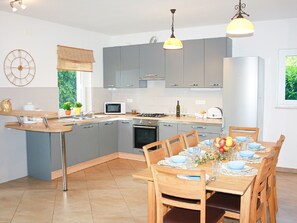 Private kitchen - Adorable Villa With Pool & Covered Terrace Surrounded by Nauture (Rasa)