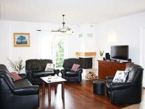 Living area - Adorable Villa With Pool & Covered Terrace Surrounded by Nauture (Rasa)