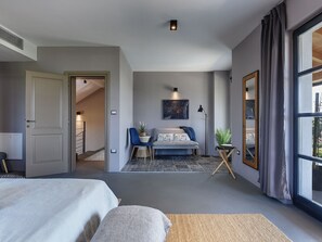 5 bedrooms, minibar, individually furnished