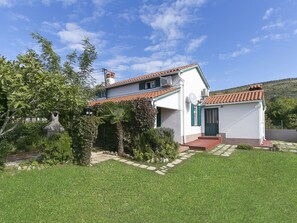 Exterior - Cozy Seaside Holiday Home in Koromacno (Rasa)