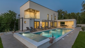 Exterior - Deluxe Villa in Porec With Wellness Centre & Pool (Porec)