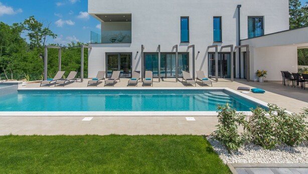 Exterior - Deluxe Villa in Porec With Wellness Centre & Pool (Porec)