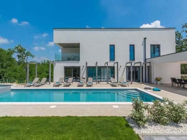 Villa | Exterior