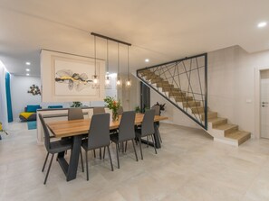 Villa | Dining