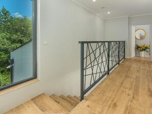 4 bedrooms, individually furnished, bed sheets