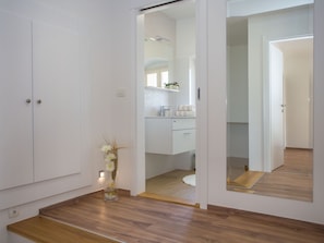 House | Bathroom | Shower, towels