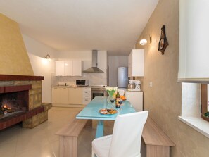 Dining - Luxury Villa in the Country Side of Istria, the Best Wine and Olive oil Region (Sveta Nedelja)