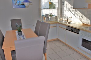 KylskÄp, mikrovÄgsugn, ugn och spishÀll