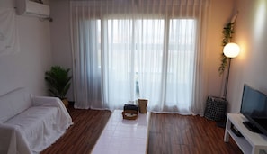 TwinRoom 'ONE' | Oleskelualue | Taulutelevisio