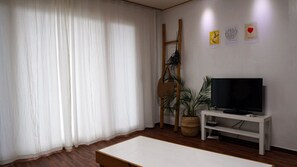 FamilyRoom 'DOUBLE' | Living area | Flat-screen TV