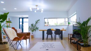 Casa | Sala de estar | Smart TV de 50 pulgadas con canales digitales, una televisión