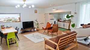 Huis | Woonkamer | Smart-tv, een videogameconsole, vloerwarming en streamingdiensten
