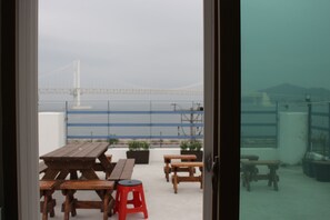 Rooftop terrace - Bexco Hostel B&B (Busan)