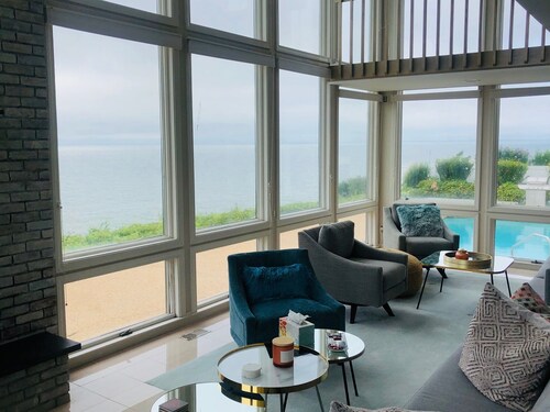 Breathtaking Oceanfront Home with Pool. 