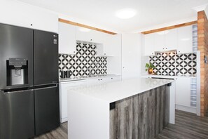 Apartment, 2 Bedrooms | Private kitchen