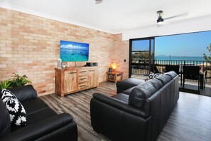 Apartment, 2 Bedrooms | Living area