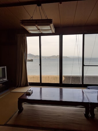 Habitación tradicional (for 4 ppl) | Escritorio, sistema de insonorización, wifi gratis. Minshuku Kamagari