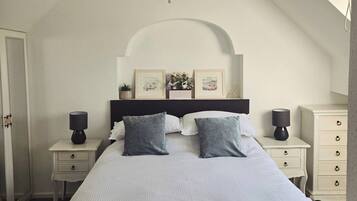 2 bedrooms, iron/ironing board, WiFi