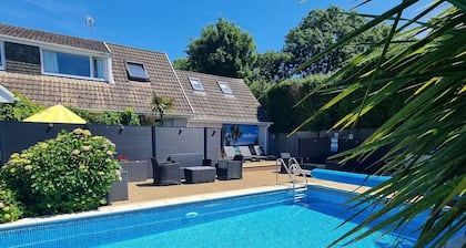 Beautiful apartment with private pool near Tenby (Free Wifi)