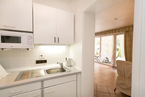 Geladeira, cooktop, lava-louças, cafeteira/chaleira