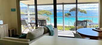 BINALONG BAY COTTAGE 2 bedrooms, 2 bathrooms, amazing views of Binalong Bay