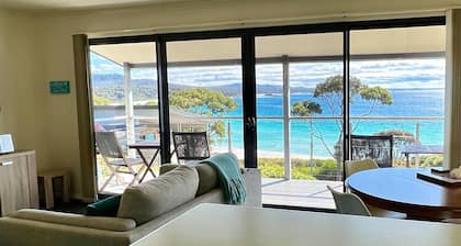 BINALONG BAY COTTAGE 2 bedrooms, 2 bathrooms, amazing views of Binalong Bay