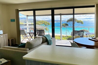 BINALONG BAY COTTAGE 2 bedrooms, 2 bathrooms, amazing views of Binalong Bay
