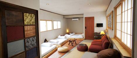 Room (2F) | Free WiFi