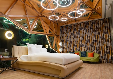 Deluxe Double Room | Minibar, desk, blackout drapes, free WiFi