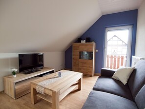 Fernseher, DVD-Player, Stereoanlage