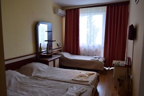 Classic Triple Room, Partial Sea View | Minibar, desk, laptop workspace, free WiFi - Ahilea Hotel (Balchik)
