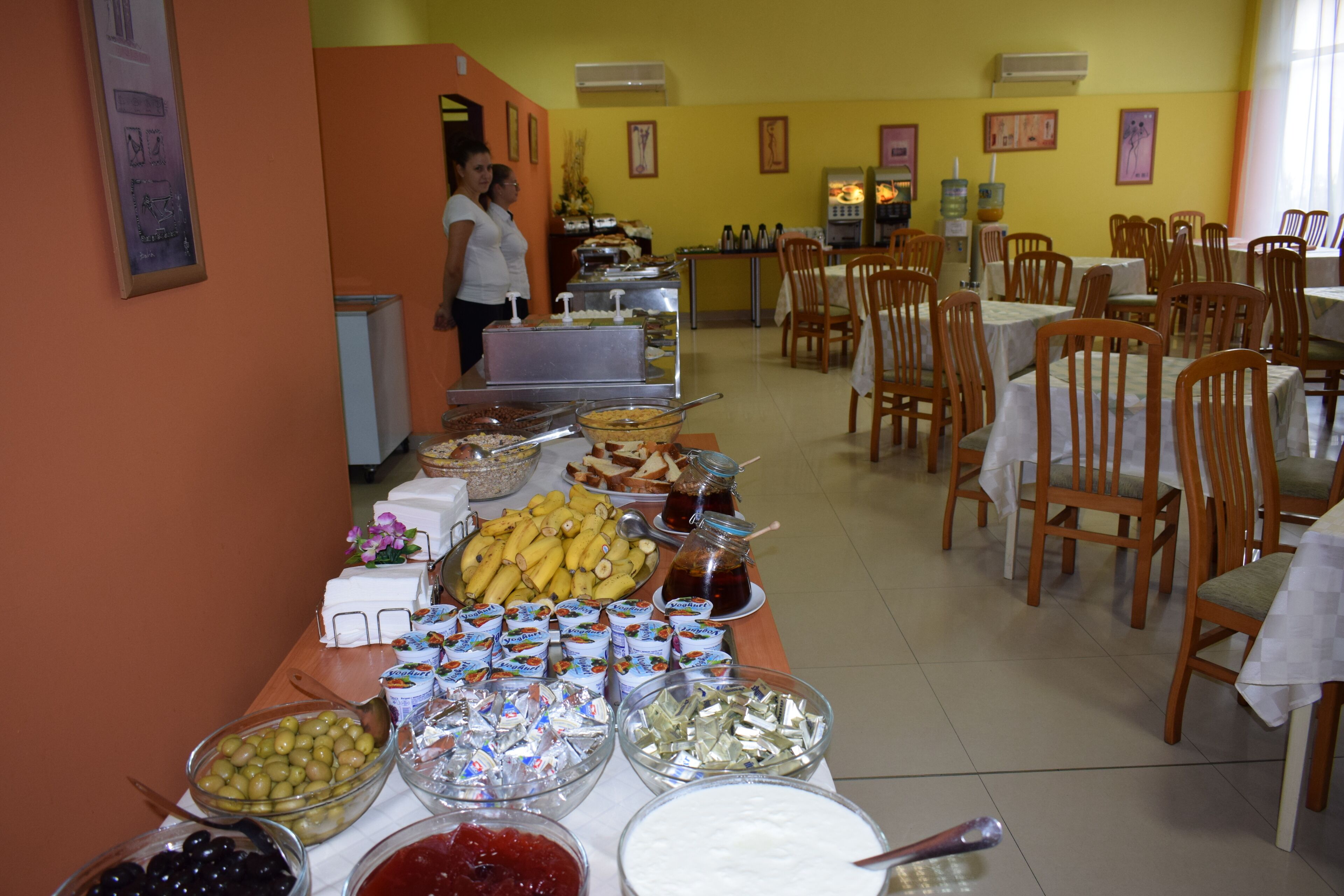 Daily buffet breakfast for a fee