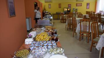 Daily buffet breakfast for a fee