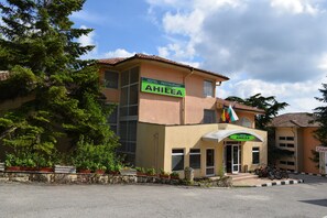 Fachada de la propiedad