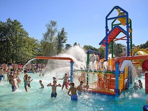 Outdoor pool, a heated pool - Fine cottage 41 + garden on beautiful child-friendly park in nature (Hoenderloo)