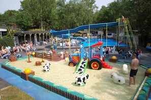 Children's area - Fine cottage 41 + garden on beautiful child-friendly park in nature (Hoenderloo)